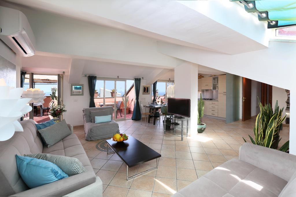 Center 4 Bedroom Penthouse, Terrace With Views Taormina